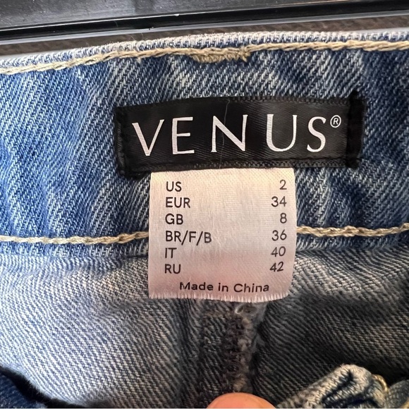 Venus Floral Distressed Jeans‎ Women’s 2 Light Wash Denim Embroidered Vacation - Picture 5 of 9